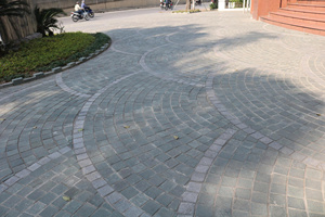 Pavés en pierre naturelle de haute qualité du Vietnam, martelés, vert mousse, avec un design moderne pour l'aménagement paysager et le pavage extérieur des jardins - Product Image 4