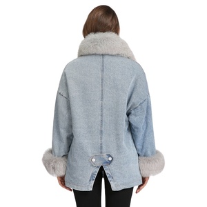 Vente en gros de manteaux longs en duvet pour femmes, veste coupe-vent en nylon d'hiver, veste matelassée avec col en fourrure, manteau en duvet avec logo personnalisé - Product Image 4