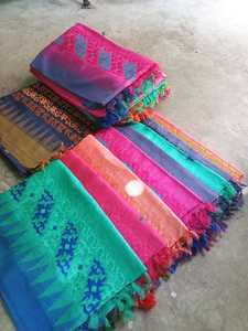 Écharpe en soie de qualité supérieure, tissée décorative avec franges à pompons, pour cadeau de mode et occasions spéciales - Product Image 3