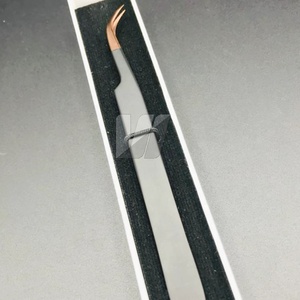 Pince à épiler en acier inoxydable japonais gris mat avec logo personnalisé, pointe en or rose, matériau en titane pour la beauté - Product Image 4