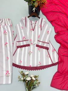 Ensemble indien pakistanais rayé à motifs floraux avec bordure en dentelle, Kurta à manches longues et pantalon Palazzo pour femme, en crêpe naturel, imprimé numérique - Product Image 1