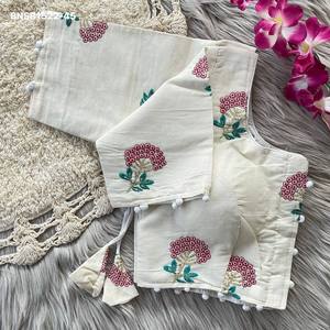 Fournisseur de la collection de blouses en coton Diable Cambric de la meilleure qualité, avec sequins et broderies, et fermeture avant rembourrée, en provenance d'Inde. - Product Image 6