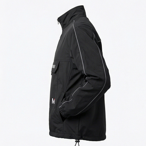 เสื้อแจ็คเก็ตกันลมแบบมีฮู้ดสำหรับทุกเพศ ยี่ห้อ OEM ผลิตตามสั่ง สไตล์สตรีทแวร์ เหมาะสำหรับฤดูหนาว กันน้ำ ระบายอากาศได้ดี เป็นมิตรต่อสิ่งแวดล้อม พร้อมซิปด้านหน้า - Product Image 4