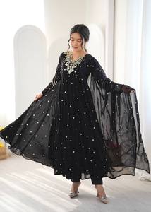 Vestido Tradicional Bordado Negro Largo Hasta el Suelo para Mujer, Corte Holgado, Estilo Indio Pakistaní para Fiestas - Product Image 3