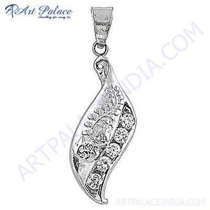 Collar con colgante fino de diseño de Zirconia cúbica de plata única, joyería Premium - Product Image 1