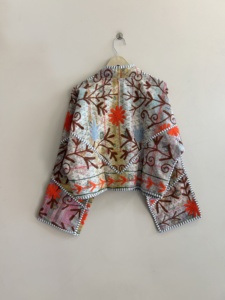 Veste brodée Suzani vintage faite à la main pour femme, style bohème ethnique, cadeau pour elle - Product Image 1