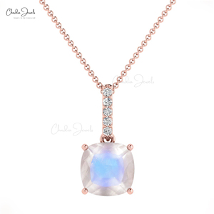 Productos en Tendencia: Colgante Colgante de Piedra Lunar Arcoíris de Corte Cojín de 0.71 Ctw con Acento de Diamante en Oro Sólido de 14k, Colgante Doble de Piedra Natal - Product Image 1
