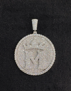 Colgante con Letra M y Diamante Moissanite en Plata de Ley 925 - Product Image 3