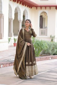 Ensemble robe/robe longue et dupatta en soie Georgette, design tendance glamour, richement orné de sequins, pour femme, tenue de soirée - Product Image 2