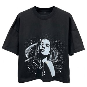เสื้อยืดคอกลมสีดำพิมพ์ลายโลโก้ตามสั่งสำหรับผู้ชาย คุณภาพสูง ทรงหลวม สวมใส่สบาย เหมาะสำหรับฤดูร้อน สตรีทแวร์ ระบายอากาศได้ดี ผลิตจากผ้าฝ้าย 100% - Product Image 1
