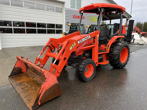 Tractor MAVERICK de 210 HP con Tracción en las 4 Ruedas y Transmisión por Engranajes - Equipo Agrícola de Uso Pesado, Listo para Exportar, Origen Texas - Product Image 5