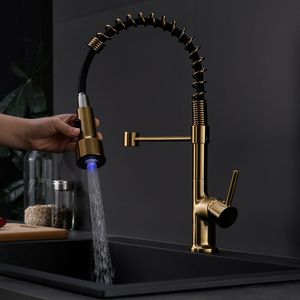 Rubinetto da Cucina Commerciale Monocomando con LED e Doccetta Estraibile per Lavello - Product Image 5