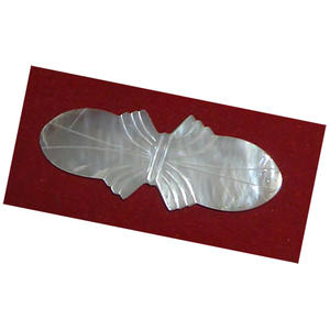 Pinza para el pelo de nácar con diseño floral, broche de concha, hecha de nácar, con diseño artístico de flor tallada en amarillo. - Product Image 2