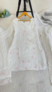 2026 Ensemble 3 pièces en soie à motif monnayeur, col rond, avec broderie de fils et de sequins, comprenant Kurti, Plazzo et Dupatta, manches longues, entièrement cousu, avec ceinture élastique à la taille - Product Image 2