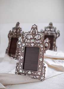 Cadre photo en bois artisanal haut de gamme avec incrustation MOP, élégant support décoratif fait main pour souvenirs de mariage, photos de famille - Product Image 6