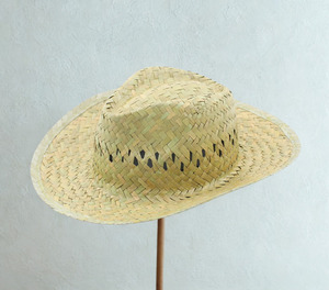 Chapeau de paille élégant de style resort avec bord pliable et matériau léger disponible en gros commandes en gros - Product Image 1