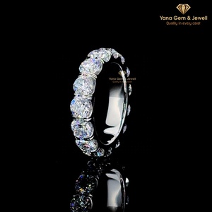 Bague en or blanc 14 carats massif pour femme, sertie de diamants ronds CVD de laboratoire de qualité supérieure, couleur E, clarté VS1, 4,50 carats au total. - Product Image 4
