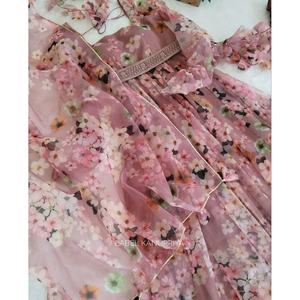 ผ้าไหมแก้วดีไซเนอร์พร้อมพิมพ์ดิจิตอลชุดทำงานด้านบน dupatta กับหัวหอมเข็มขัด - Product Image 3