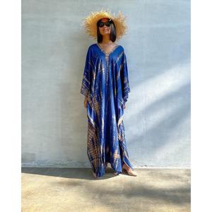 Robe kaftan bleu tie-dye de luxe pour femmes, ample, style plage, tenue bohème, maxi kaftan - Product Image 1