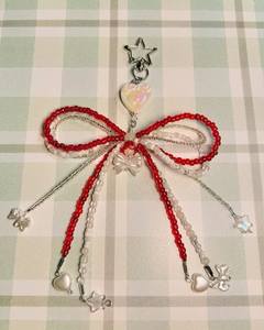 Porte-clés élégant brodé de perles avec des détails faits main pour sacs de mode, cadeaux et usage quotidien - Product Image 4