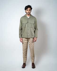 เสื้อเชิ้ตโอเวอร์เชิ้ตผ้าทวิลล์สไตล์ทหารสีเขียวมะกอกสำหรับผู้ชาย แบบลำลอง มีกระเป๋าหน้าอก แขนยาว สำหรับฤดูใบไม้ผลิ รับผลิตแบบ OEM ODM ไซส์ 4XL - Product Image 1