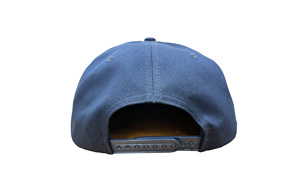 Fabriqué en usine au Vietnam, casquette snapback structurée à 5 panneaux, profil haut, avec patch en caoutchouc personnalisé et maille respirante pour un usage quotidien - Product Image 3