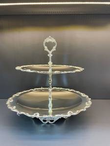Support à gâteau moderne en métal doré pour la présentation en boulangerie - Product Image 3