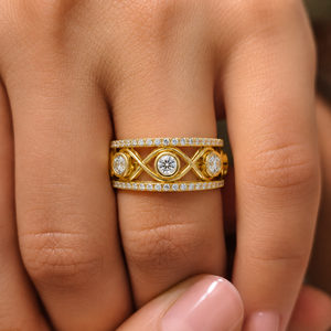 แหวนทองคำขาว 14K ลายฉลุแบบคลาสสิก ประดับเพชรทรงกลมเพาะเลี้ยง ดีไซน์เกลียวแบบอินฟินิตี้ วงแหวนแบบ Eternity หน้ากว้าง ผลิตตามสั่ง ขายส่งจากโรงงาน - Product Image 2