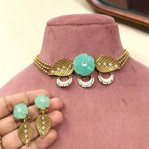 Precioso Juego de Collar y Aretes Clásicos de Moissanita Chapados en Oro de Latón de Alta Calidad para Regalo de Aniversario, Boda o Compromiso - Product Image 4