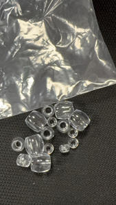 ماكينة قولبة كريستال بلاستيكية صغيرة أوتوماتيكية عالية الدقة 158T الأكثر مبيعًا لمستلزمات صناعة أحجار الراين والخرز والمجوهرات - Product Image 3