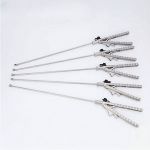 Juego de Instrumentos Médicos de Alta Calidad, Pinzas Quirúrgicas Portaagujas Tipo J&J Laparoscópicas Manuales de Acero Inoxidable Alemán, con Certificación CE - Product Image 1