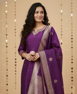 Ensemble Kurta et pantalon en soie romaine brodée violette avec dupatta, col cœur, coupe droite longueur mollet, tenue ethnique pour femme - Product Image 6
