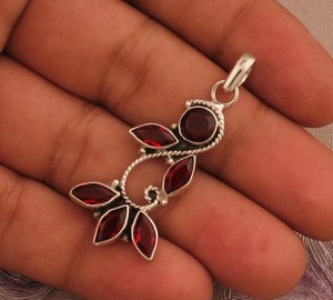 Élégant pendentif fait main en grenat rouge, argent sterling 925, or, serti clos, style vintage, pour fiançailles, cadeau d'anniversaire, bijou en pierre précieuse - Product Image 3