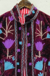 Veste en velours violet brodée avec un motif floral, col mandarin, manches longues, vêtement d'automne, broderie à la main, vestes pour femmes - Product Image 4