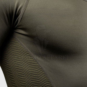 Rashguard homme manches longues, qualité supérieure, personnalisable, très confortable, toucher doux, pour entraînements quotidiens et séances sportives. - Product Image 5