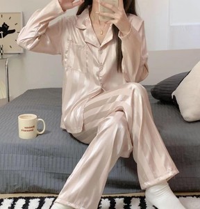 Conjunto de Pijama de Satén para Mujer, Manga Larga, Color Sólido, Cuello Camisero, Cierre de Botones, Suave, Clásico, Ropa de Dormir para Primavera - Product Image 4