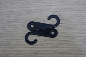 Cintres en plastique durables du fabricant vietnamien pour les magasins et les présentoirs de vêtements - Product Image 3