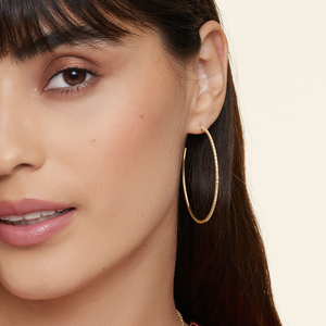 Pendientes de aro extragrandes con diamantes de talla redonda y engaste compartido - Product Image 3