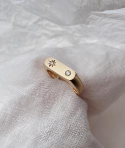 Anillos con Grabado de Estrella, Corte Redondo, Diamante Cultivado en Laboratorio, Anillo de Sello de Oro Sólido de 10K, 14K, 18K, Diseño Único y Lujoso, Banda Cónica de 4mm - Product Image 5