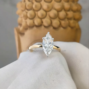 Elegante Anillo de Diamantes con Corte Marquesa en Oro Amarillo de 10K / 14K / 18K, Pieza Atemporal que Combina Estilo Clásico y Brillo - Product Image 2