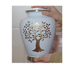 Urna Funeraria Decorativa de Metal con Acabado Pulido, Apta para Servicios Funerarios y Colocación en Memoriales - Product Image 4