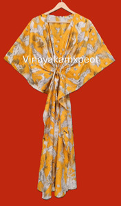 Impresionante Kimono Amarillo Mostaza con Estampado Floral, Ecológico, 100% Algodón, Largo Midi, Cuello Alto, Combinación Perfecta de Comodidad y Estilo - Product Image 3