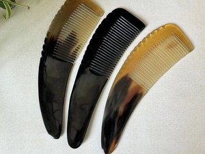 Peigne classique en corne de buffle fait main pour cheveux, barbe et moustache – Finition naturelle et lisse – Article de toilettage haut de gamme - Product Image 4