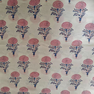 Rose clair bleu 100% coton tissu belle impression de bloc de main floral indien écologique poids moyen pour les femmes housse de matelas - Product Image 1