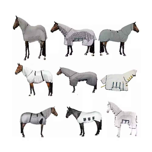 Couverture de cheval blanche pour l'extérieur, toutes saisons, avec rabat de queue moyen et 2 sangles de fixation, en tissu Oxford et rembourrage en polyester - Product Image 2