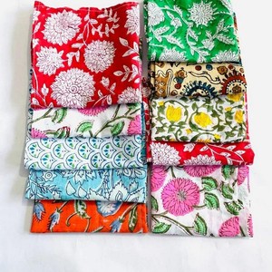 Serviettes carrées en coton bio imprimées à la main, style bohème, personnalisables, lavables en machine, pour dîner - Product Image 1