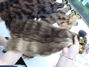 Precio al por mayor 100g Extensiones de cabello de queratina Cabello humano crudo vietnamita Ondulado natural 60 cm 65 cm Todos los colores - Product Image 6
