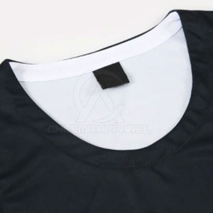 Tenue de basketball fabriquée en tissu respirant conçu pour garder les joueurs au frais et au sec pendant les matchs intenses - Product Image 4