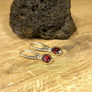 Boucles d'oreilles en grenat rouge naturel, argent sterling 925, plaqué or facetté, sans nickel, bijoux non traités pour femmes - Product Image 4