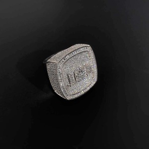 Bague de luxe Hip Hop en or et argent avec moissanite, bague élégante en diamant pour les marques streetwear, la mode célébrité et les accessoires de fête - Product Image 3